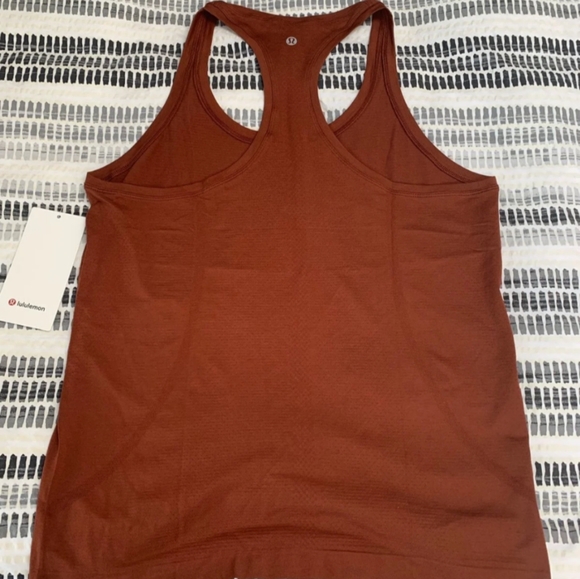 Lululemon Swiftly Tech Racerback 2.0 - Picture 2 of 6